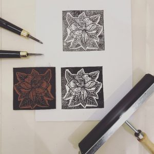 Incisione floreale su linoleum